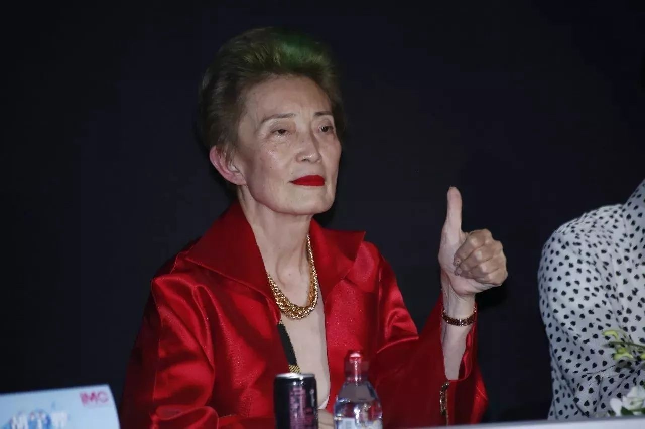 Tang Chi Vy doi bong nghe si Hong Kong mua vui anh 2