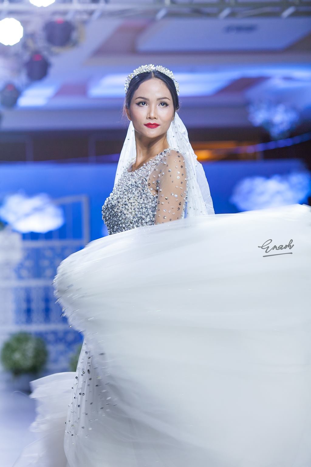 Anh qua khu cua Hoa hau H'Hen Nie anh 11