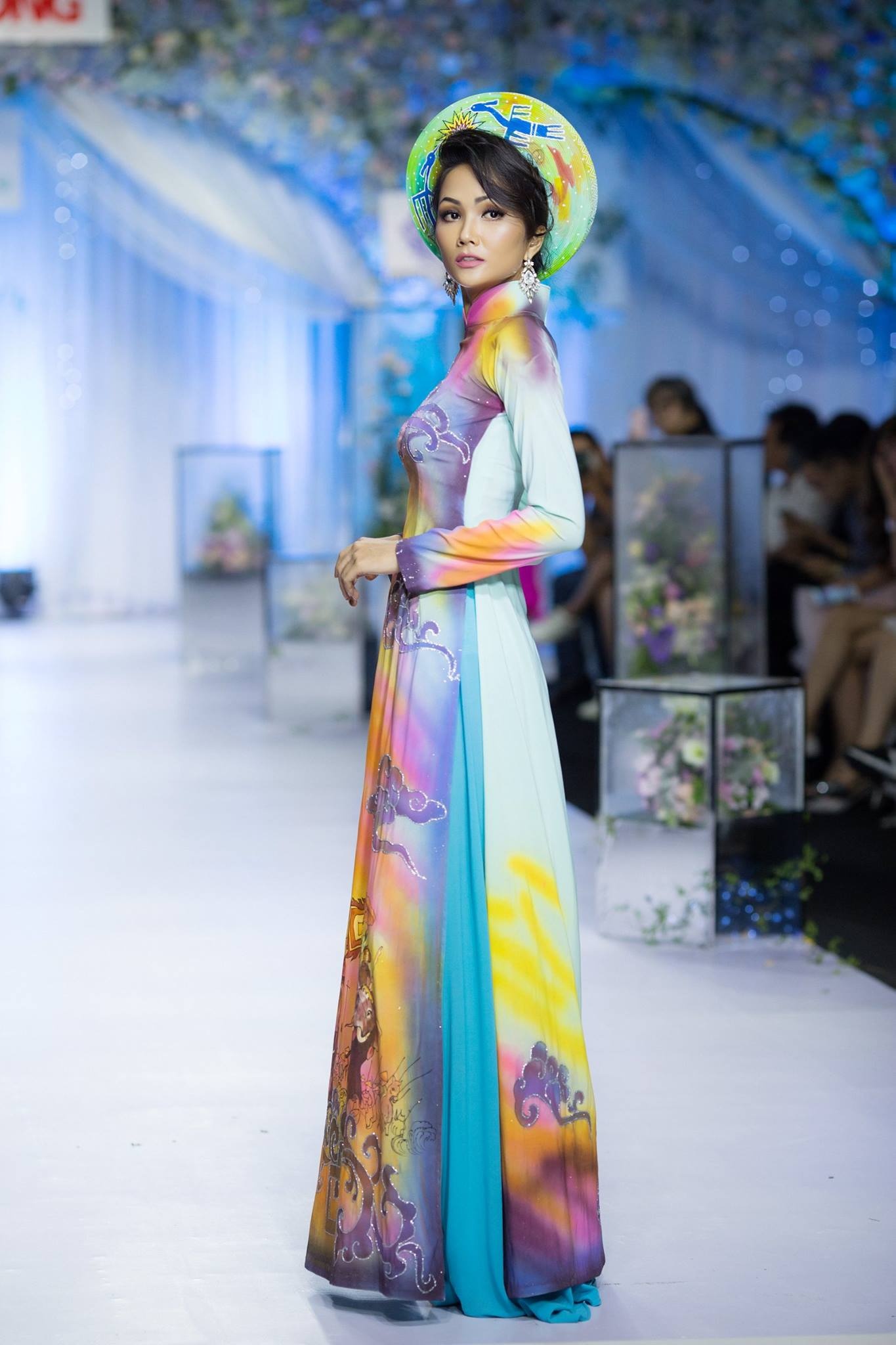 Anh qua khu cua Hoa hau H'Hen Nie anh 12