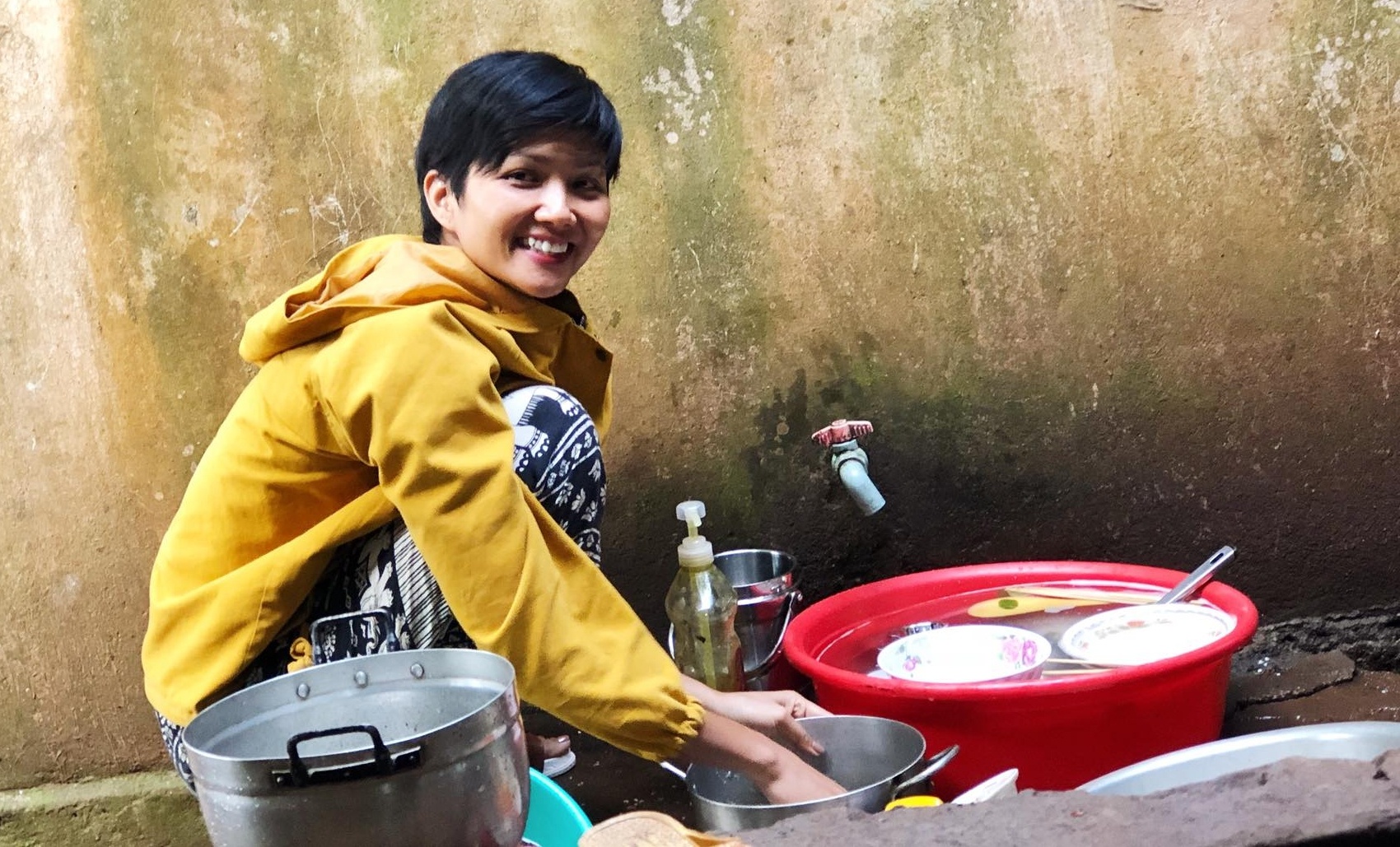 Anh qua khu cua Hoa hau Hoan vu H'Hen Nie lai gay chu y hinh anh