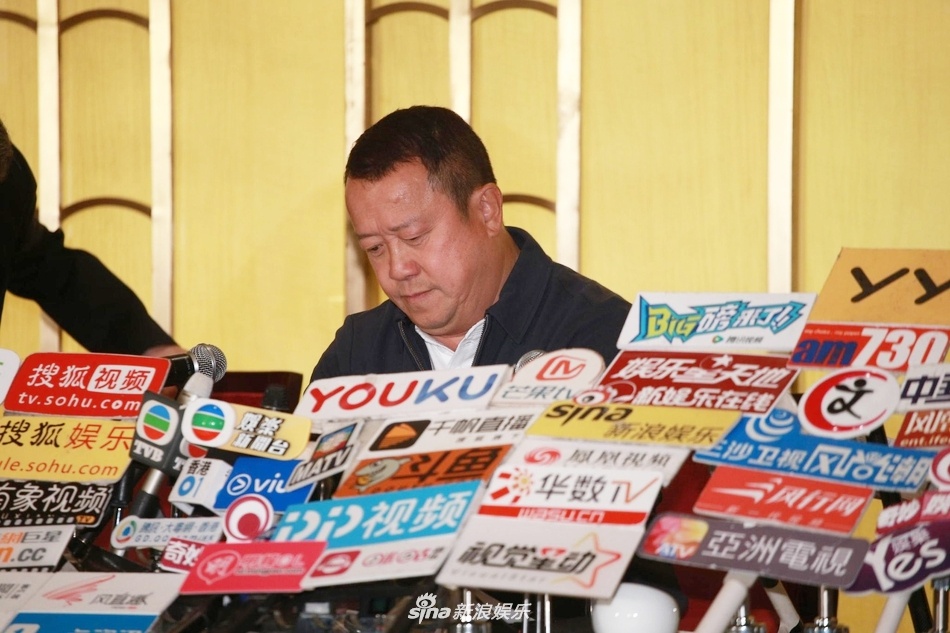 Tang Chi Vy hop bao chop nhoang sau cao buoc hiep dam hang loat hinh anh