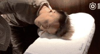 Clip Ta Dinh Phong dung ban la ui toc gay tranh cai hinh anh