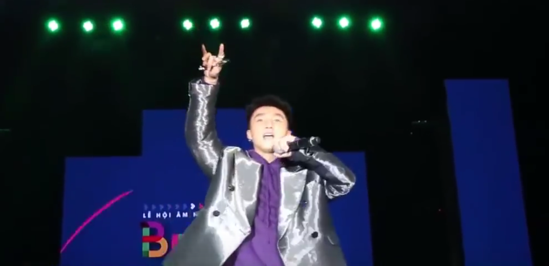 Son Tung M-TP ho reo co vu U23 Viet Nam hinh anh