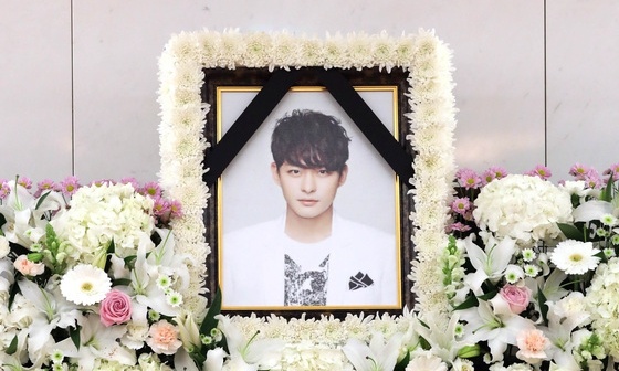 Le tang lang le cua em trai Ha Ji Won vua qua doi vi tu tu hinh anh