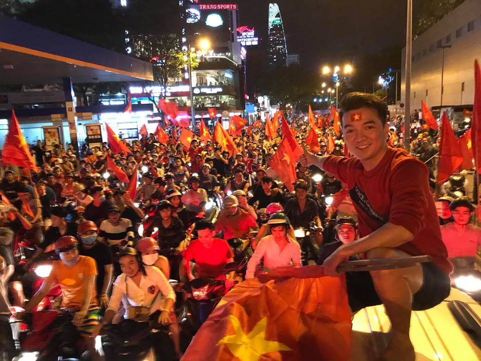 Dam Vinh Hung huy show xem chung ket anh 2