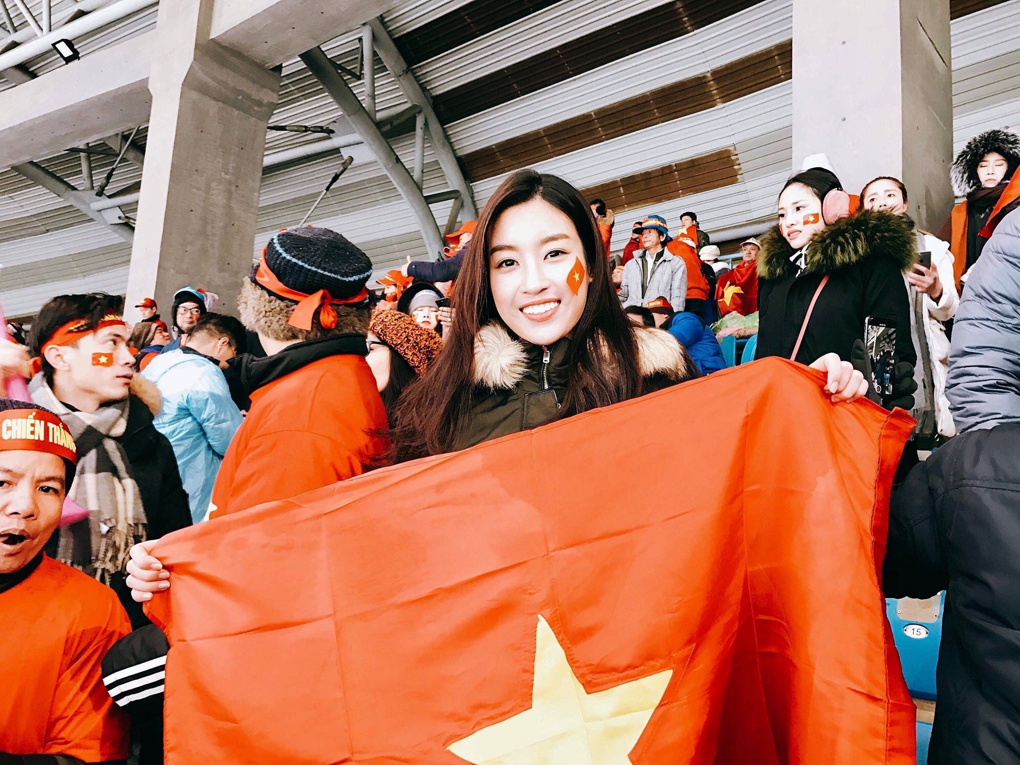 My Linh sang Trung Quoc co vu U23 Viet Nam anh 1