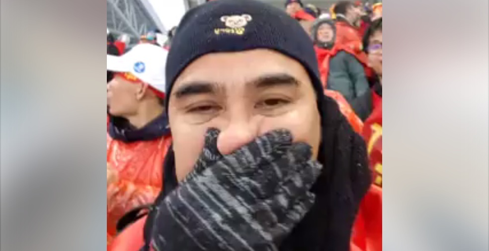 Clip Quyen Linh khoc nghen ngao vi U23 Viet Nam tai Thuong Chau hinh anh