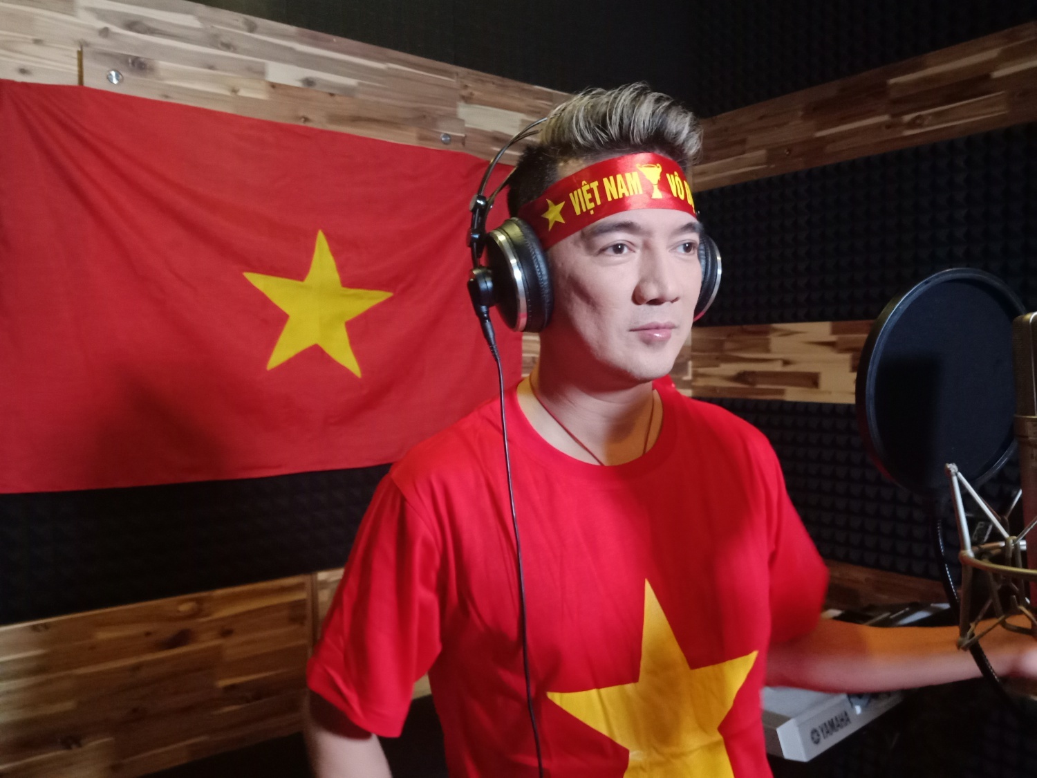 Dàn sao Việt quay MV 'Đường đến vinh quang' cổ vũ ảnh 1 Dan sao Viet quay MV 'Duong den vinh quang' co vu anh 1