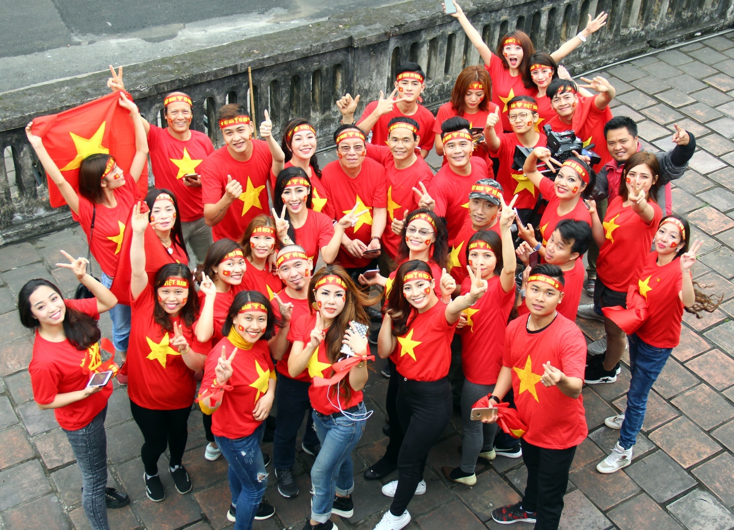 Dan sao Viet quay MV 'Duong den vinh quang' co vu anh 4