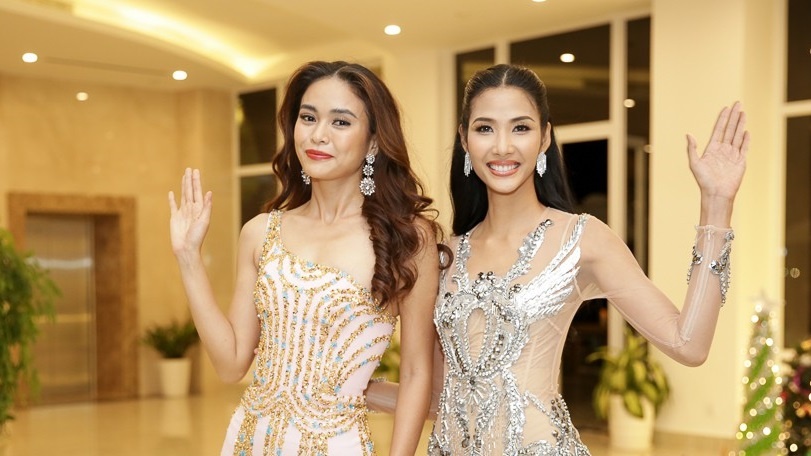 Dàn mẫu mặc bikini đón U23 Việt Nam ảnh 3 Dan mau mac bikini don U23 Viet Nam anh 3