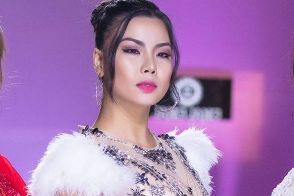 Vietjet xin loi Lai Thanh Huong sau vu mac bikini don U23 Viet Nam hinh anh