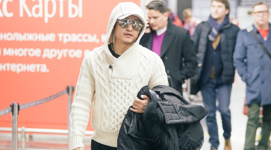 Cao thu vo thuat Trung Quoc bi chi trich gia mu xin tien hinh anh