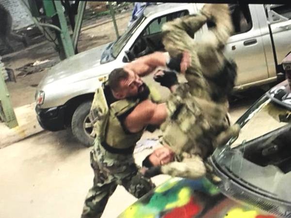 Canh quay mao hiem lo dong the cua 'Chien lang 2' bi chi trich hinh anh