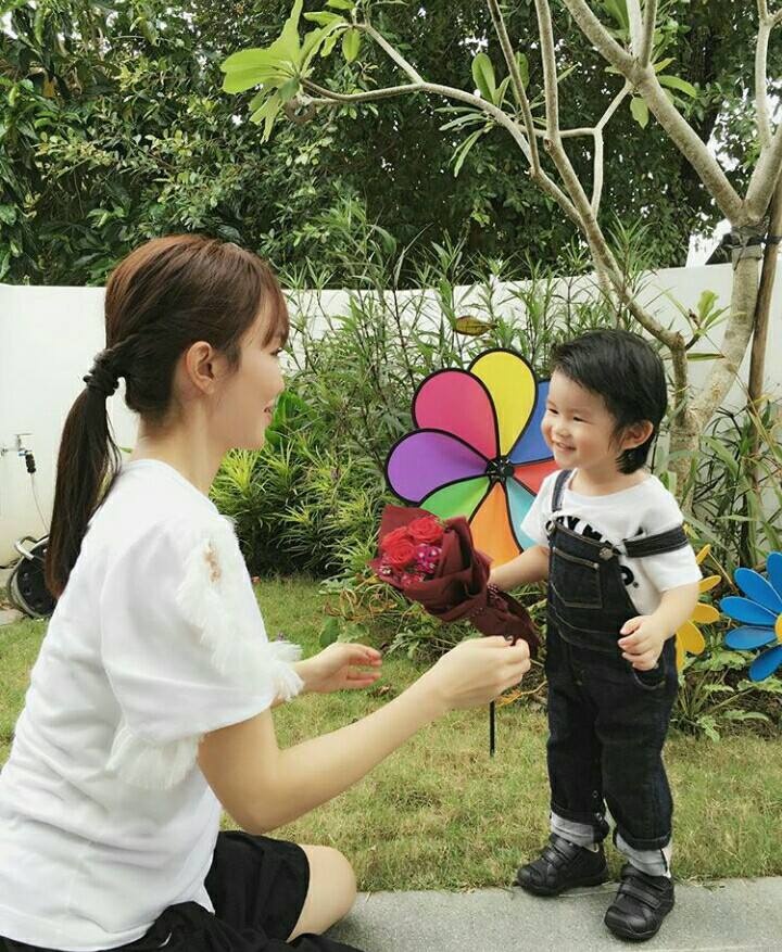 Con trai Pham Van Phuong anh 2