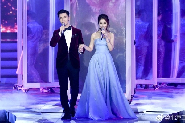 Lam Tam Nhu bi la o khi hat cung Huynh Hieu Minh chao xuan Mau Tuat hinh anh