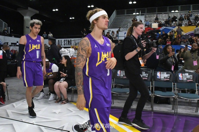 Justin Bieber va Ngo Diec Pham thi dau bong ro NBA anh 4