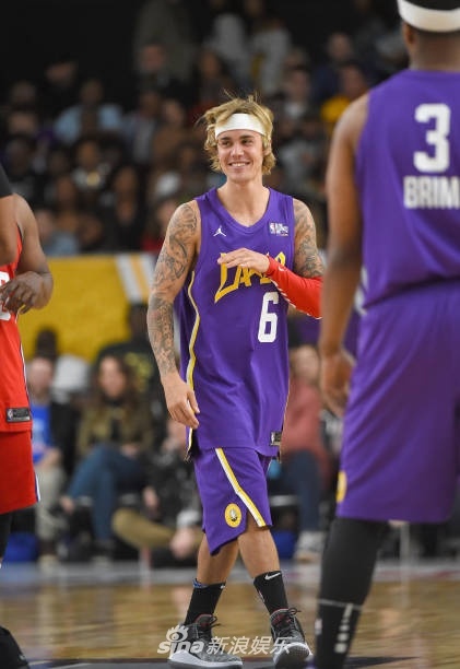 Justin Bieber va Ngo Diec Pham thi dau bong ro NBA anh 5