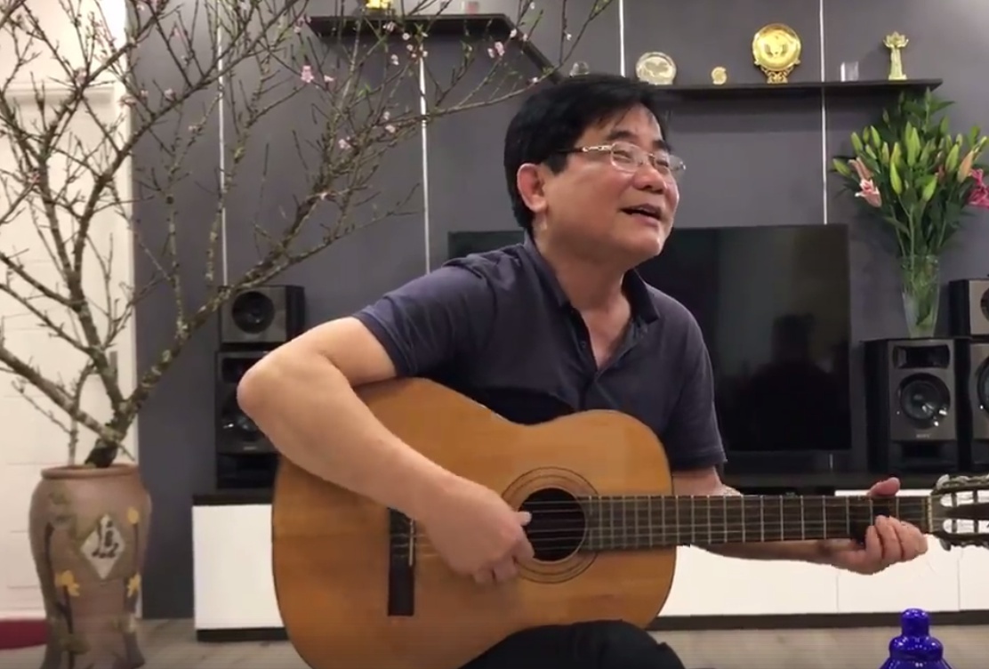 Clip bo Huong Tram dan va hat trong dip Tet hinh anh