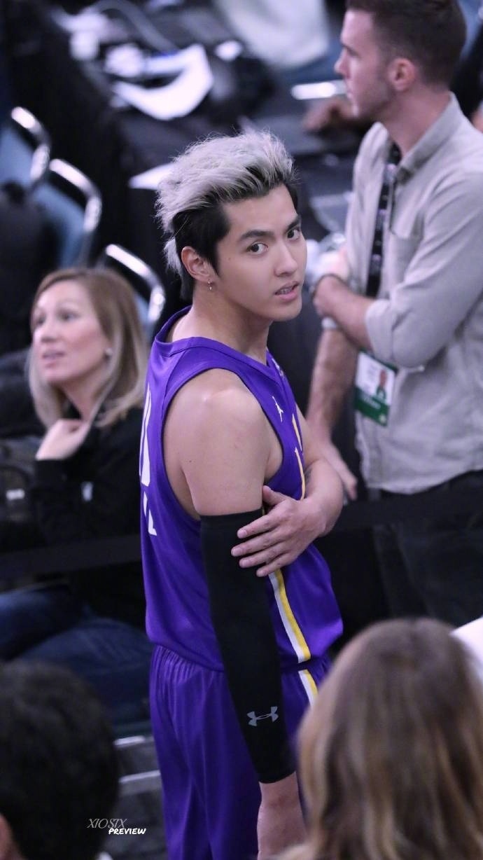 Justin Bieber va Ngo Diec Pham thi dau bong ro NBA anh 8