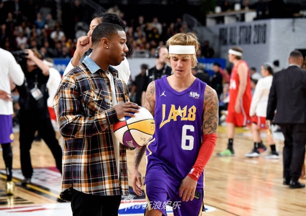 Justin Bieber va Ngo Diec Pham thi dau bong ro NBA anh 6