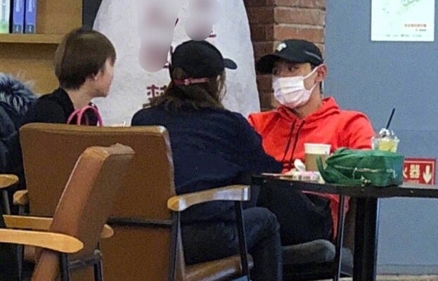 Canh Diem va VDV Zhang Jike che mat kin mit khi hen ho hinh anh