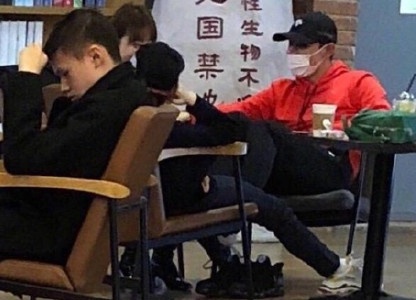 Canh Diem,  Zhang Jike che mat kin mit khi hen ho anh 1