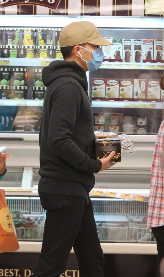 Luu Khai Uy va Duong Mich ran nut anh 3