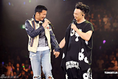 Clip Tạ Đình Phong,  Vương Phi đi hát karaoke  ảnh 2 Clip Ta Dinh Phong,  Vuong Phi di hat karaoke anh 2