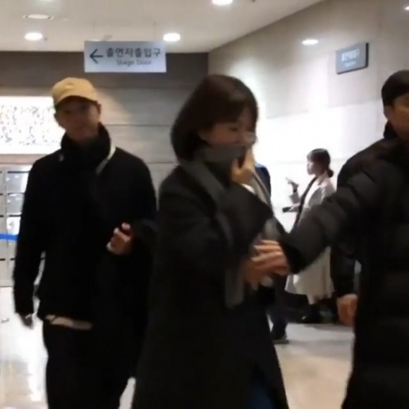 Song Hye Kyo, Song Joong Ki hẹn hò kín đáo sau kết ảnh 2 Song Hye Kyo, Song Joong Ki hen ho kin dao sau ket anh 2