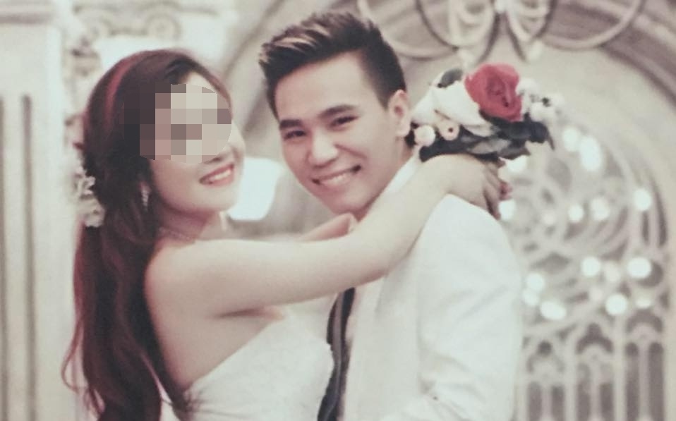 'Ca si Chau Viet Cuong om vo khoc tai don cong an' hinh anh