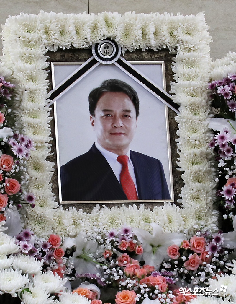 Tang lễ Jo Min Ki không có ai tham dự ảnh 2 Tang le Jo Min Ki khong co ai tham du anh 2