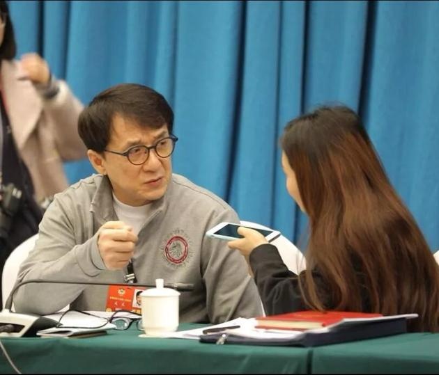 Thành Long tặng nhà cổ ảnh 1 Thanh Long tang nha co anh 1