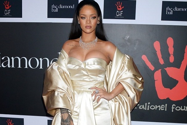 Gia tri Snapchat boc hoi ty USD sau mot cau noi cua Rihanna hinh anh