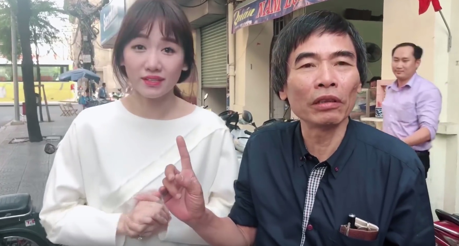 Tran Thanh,  Hari Won gap TS Le Tham Duong anh 2