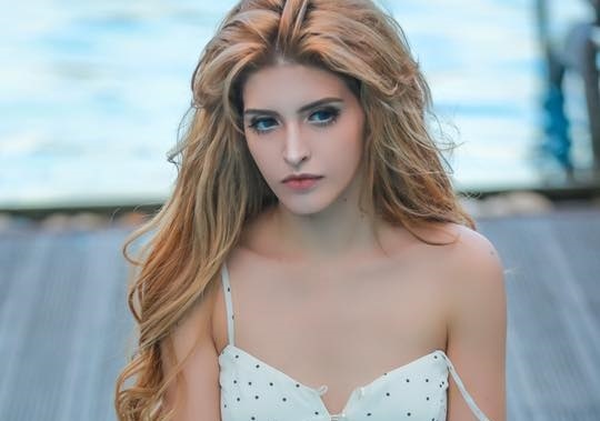 Andrea noi gi ve tin 'di khach' gia 12.000 USD voi nguoi 65 tuoi? hinh anh