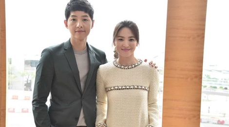 Song Joong Ki huy lich trinh de cung Song Hye Kyo toi Busan hinh anh