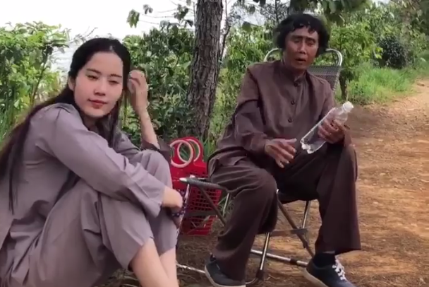 Clip co Thuy 'Binh tinh song' hat tang Nam Em hinh anh