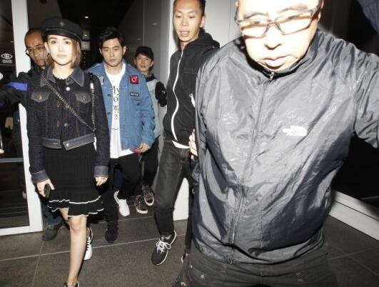 Chau Kiet Luan huy dong 10 ve si bao ve vo 9X khi di an toi hinh anh