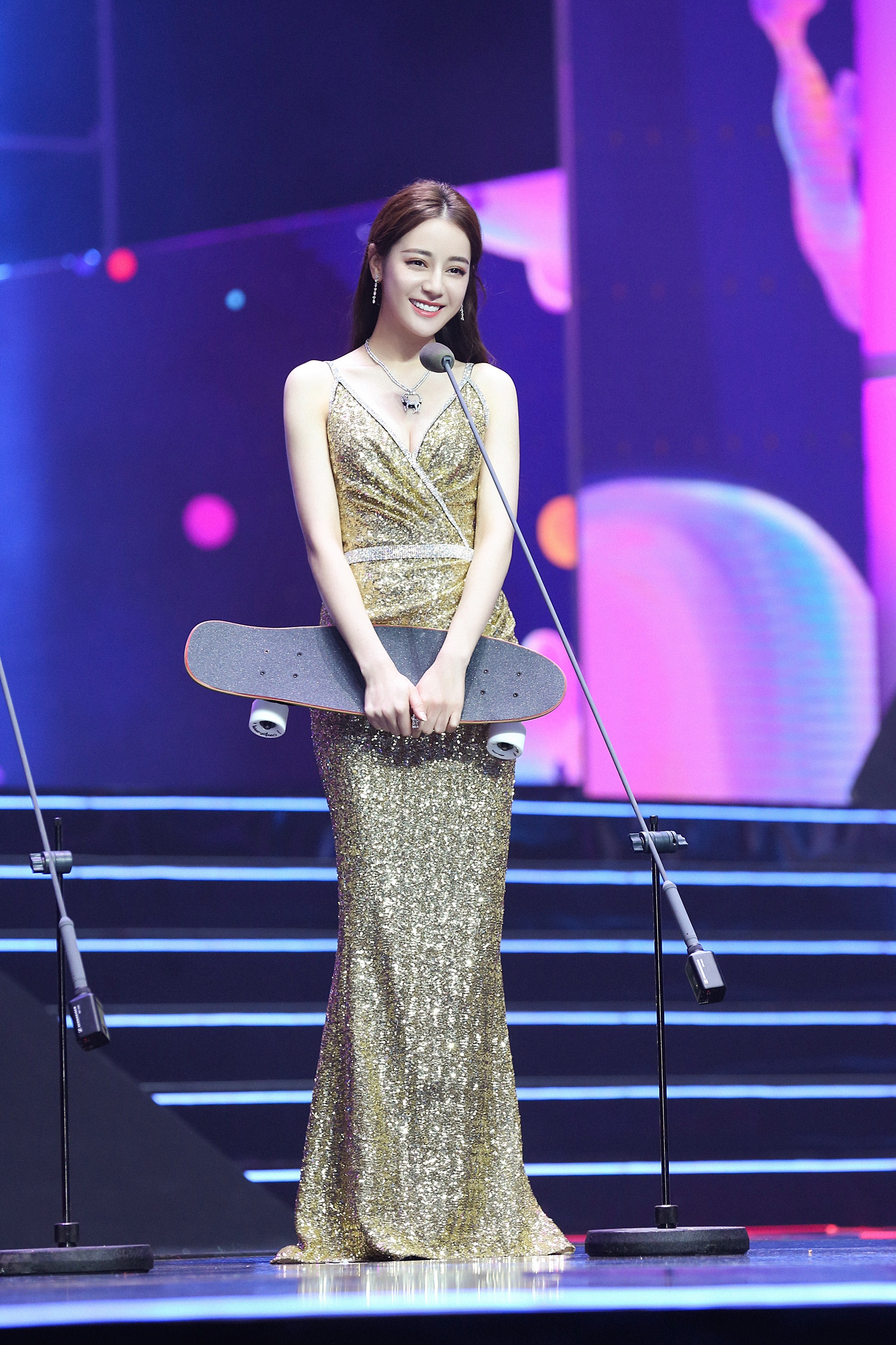 Dich Le Nhiet Ba lu mo dan sao anh 4