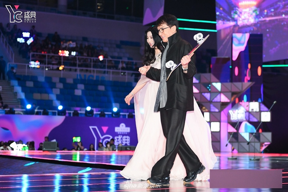 Dich Le Nhiet Ba lu mo dan sao anh 6