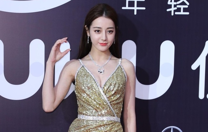 Clip Dich Le Nhiet Ba goi cam tren tham do Youku hinh anh