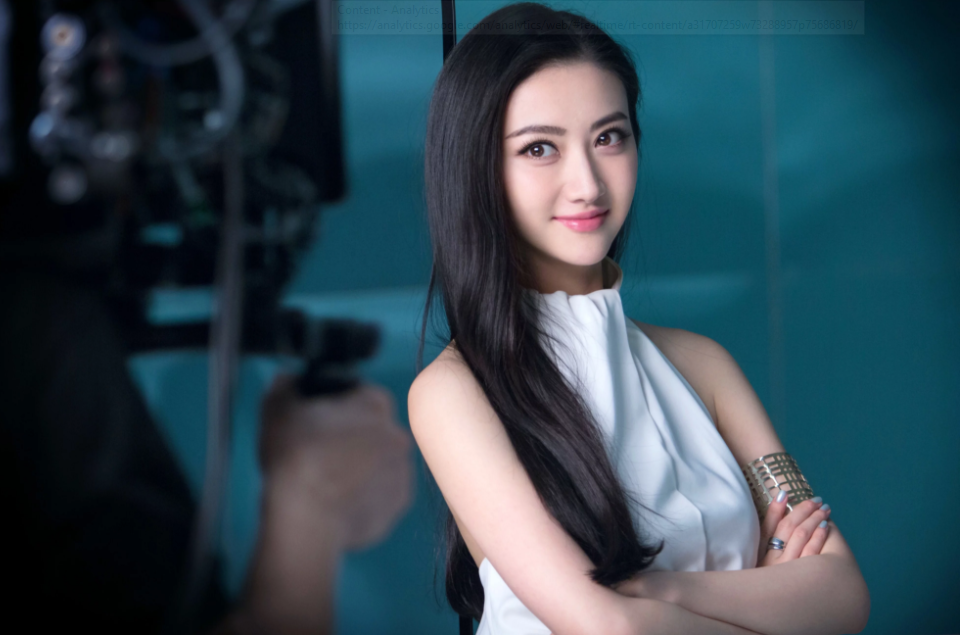 'Vu tru Canh Diem' giai cuu the gioi: Khi my nhan vung tien mua danh hinh anh