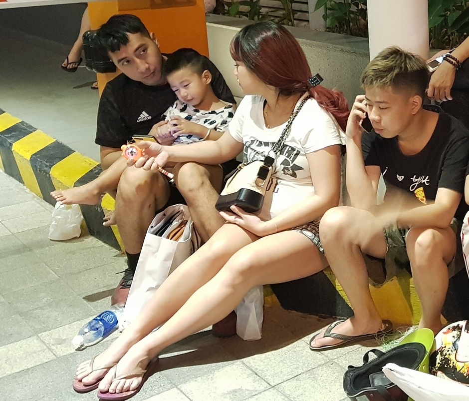 Vợ Only C ôm bụng bầu chạy khi chung cư cháy ảnh 1 Vo Only C om bung bau chay khi chung cu chay anh 1