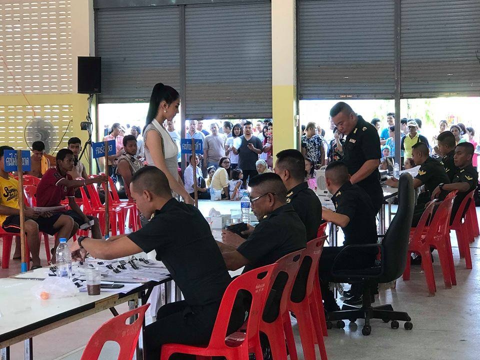 Hoa hau chuyen gioi Thai Lan kham nghia vu quan su anh 2