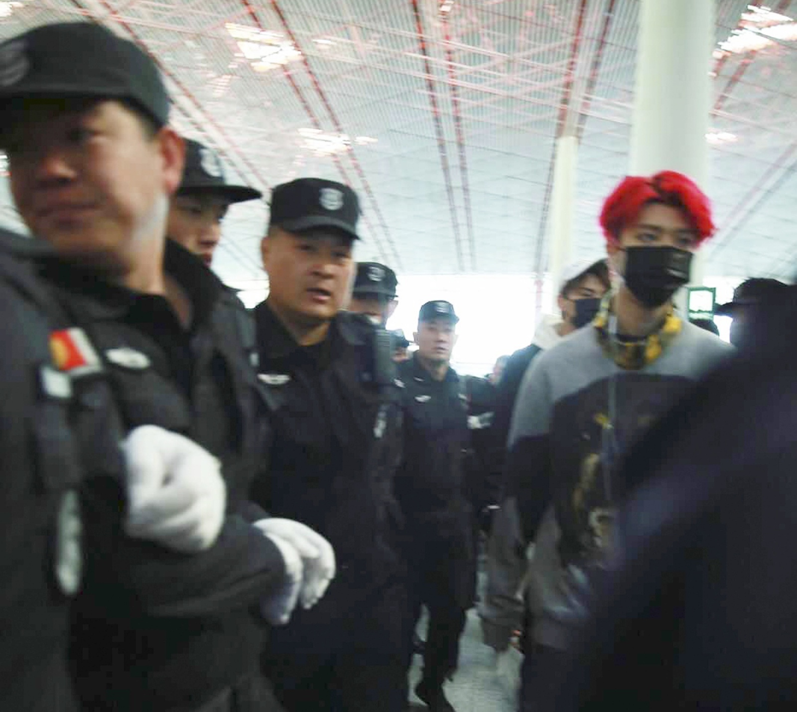 Phạm Thừa Thừa ở sân bay ảnh 2 Pham Thua Thua o san bay anh 2