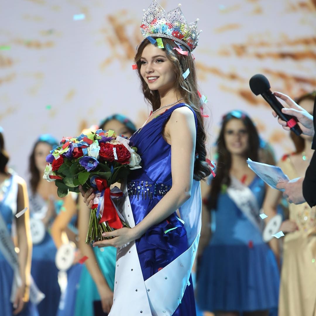 Nguoi dep 18 tuoi dang quang Hoa hau Nga anh 3