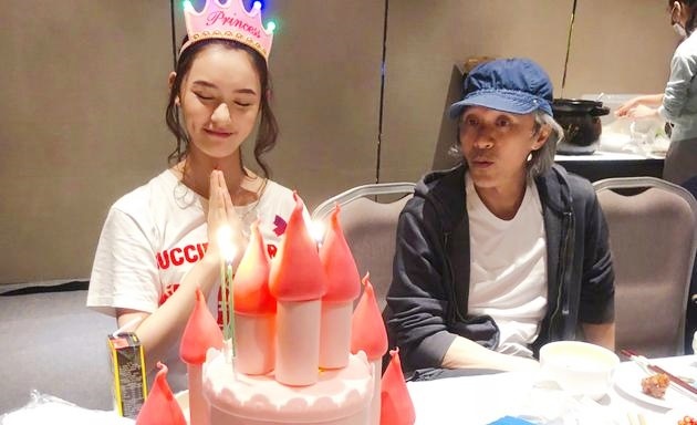 Sao nu 'My nhan ngu' mung sinh nhat 22 tuoi, Chau Tinh Tri co mat hinh anh