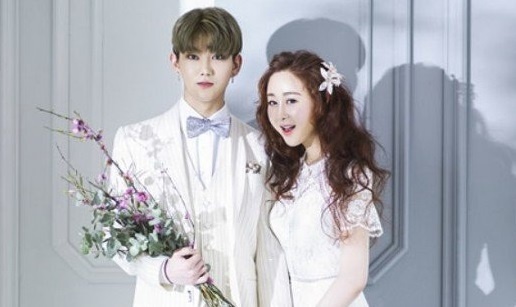 Hoa hau Han Quoc cong bo anh cuoi voi nghe si tre kem 18 tuoi hinh anh