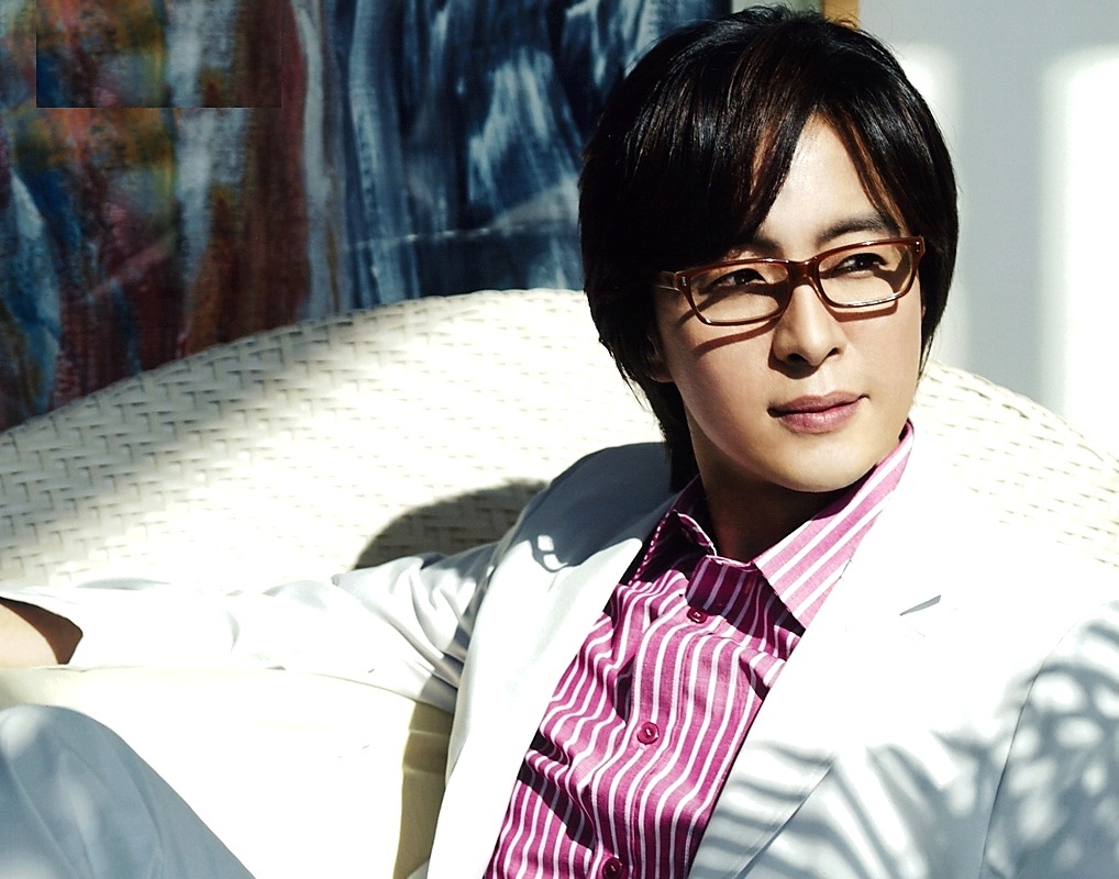 Bae Yong Joon ban cong ty anh 1