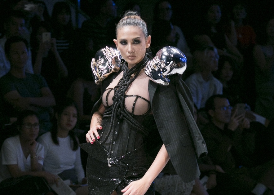 Vo Hoang Yen lam vedette tai Tuan le Thoi trang Viet Nam sau on ao hinh anh